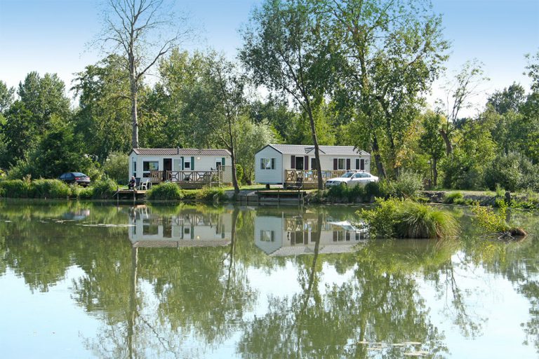 Camping Les Puits Tournants visvijver 768x512