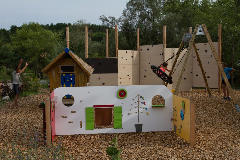 Camping Les rives du Lac Veynes speeltuin 768x512