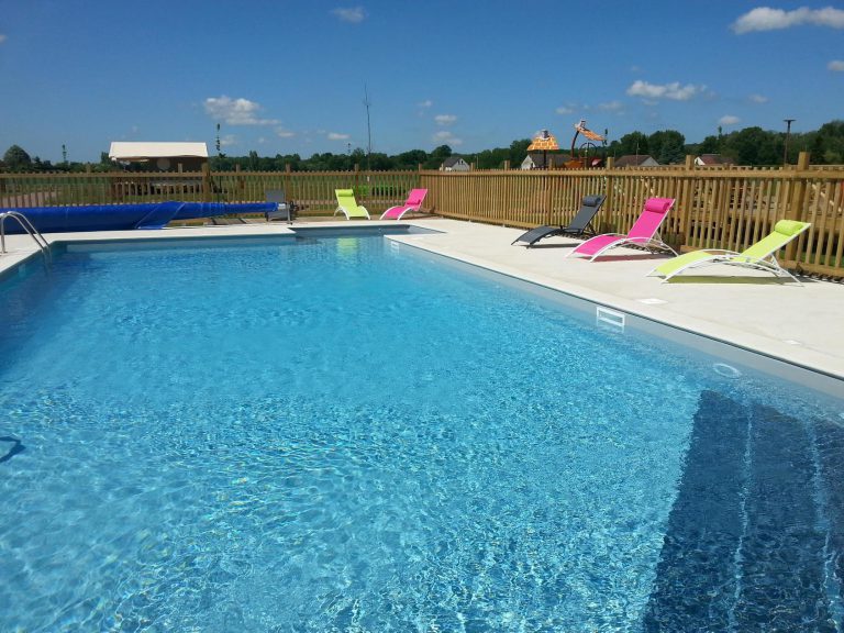 Camping Loire et Châteaux zwembad 768x576