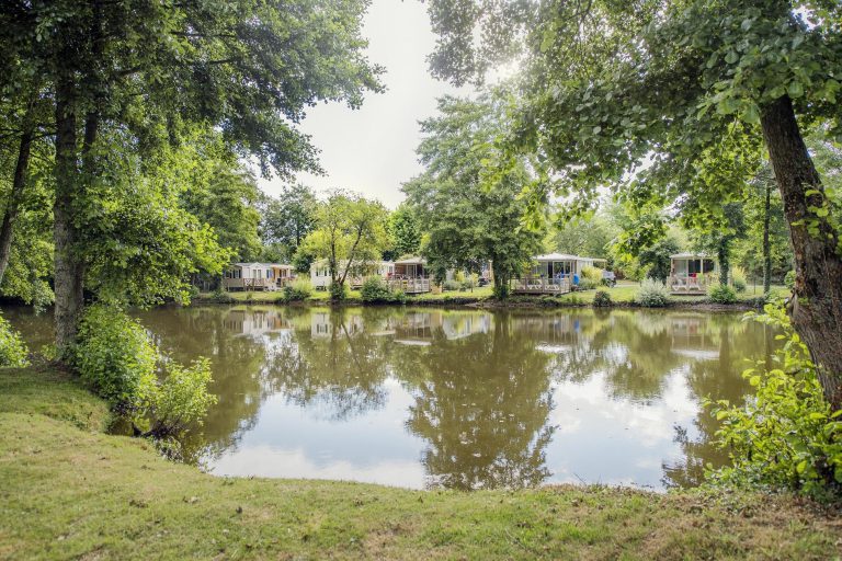 Camping RCN la Ferme du Latois aan een meer 768x512