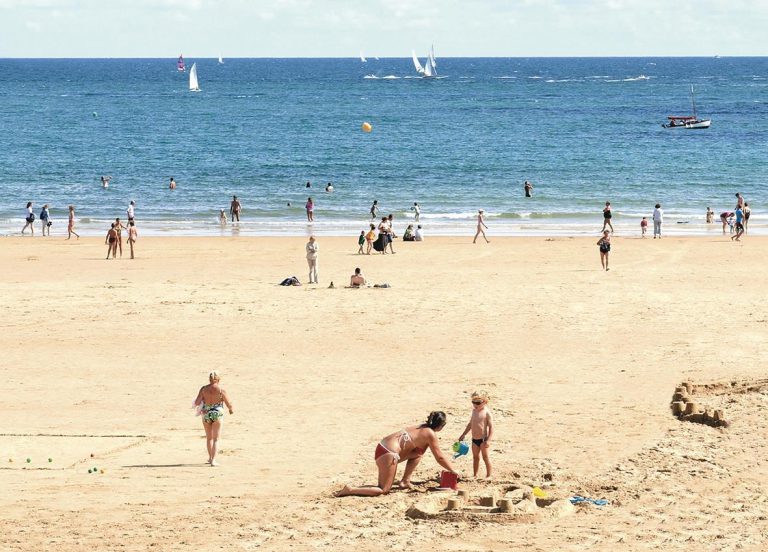 Camping RCN la Ferme du Latois strand 768x552