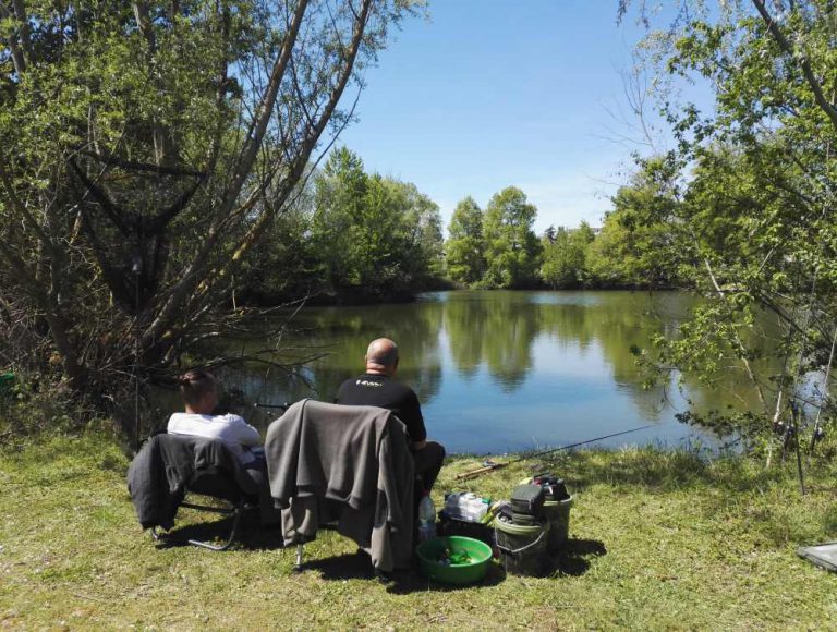 Camping de Châlons en Champagne visvijver 768x580