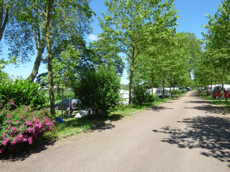 Camping de Nevers stadscamping Nevers staanplaatsen 768x576