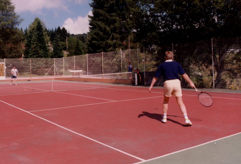 Camping de Noirrupt tennisbaan 768x525