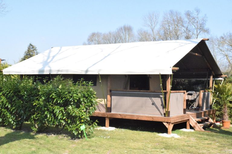 Camping de la Gères lodgetent huren 768x512