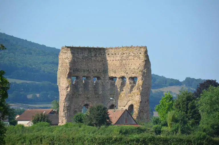 Camping de la Porte d Arroux Temple van Janus 768x509