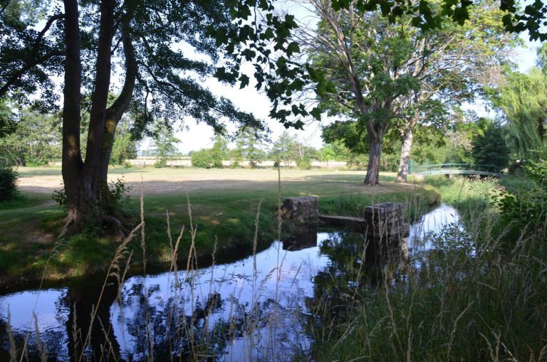 Camping de la Porte d Arroux rivier 768x509