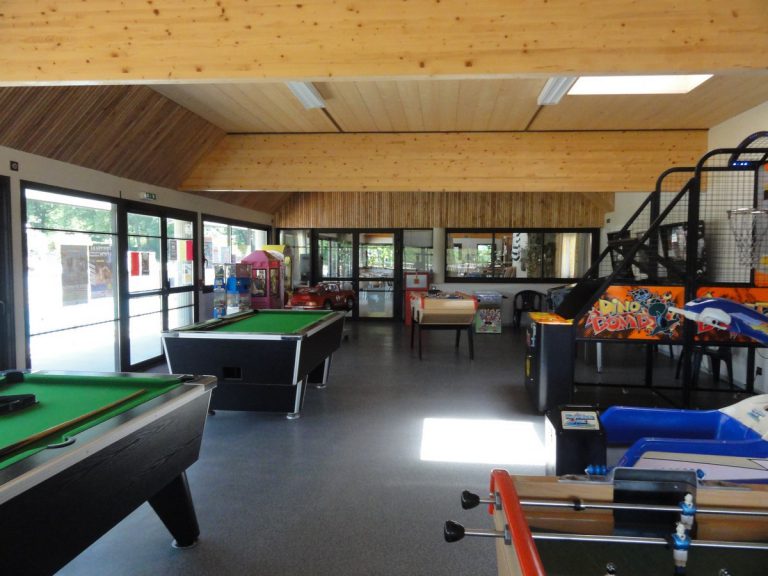 Camping du Haras speelhal 768x576
