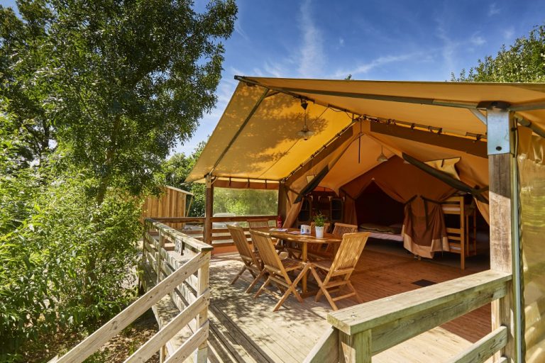Camping du Lac La Chausselière lodgtenet huren Vendee 768x512