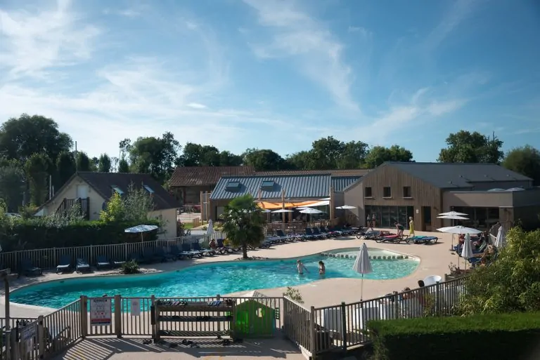 Flower Camping Les Aubépines buitenbad 768x513