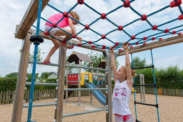 Flower Camping Les Aubépines speeltuin 768x512