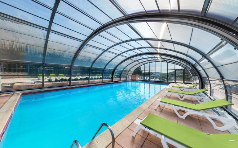 Naturistencamping Domaine de la Sablière overdekt zwembad 768x480