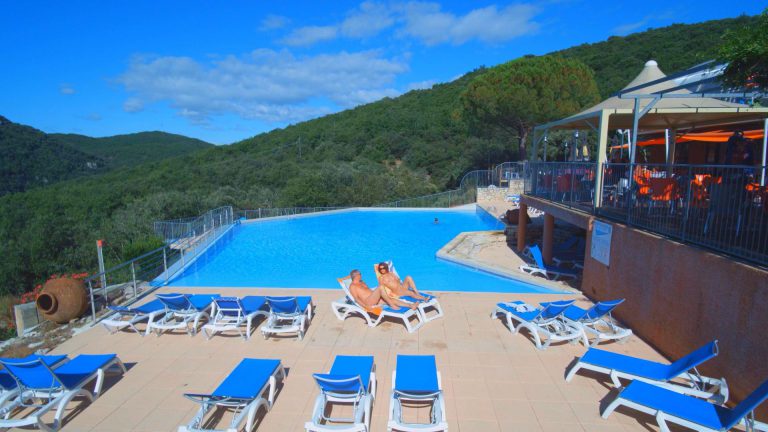 Naturistencamping Domaine de la Sablière zwembad 768x432