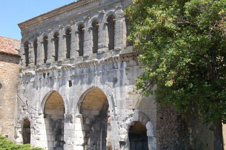 Poort Saint Andre 768x510