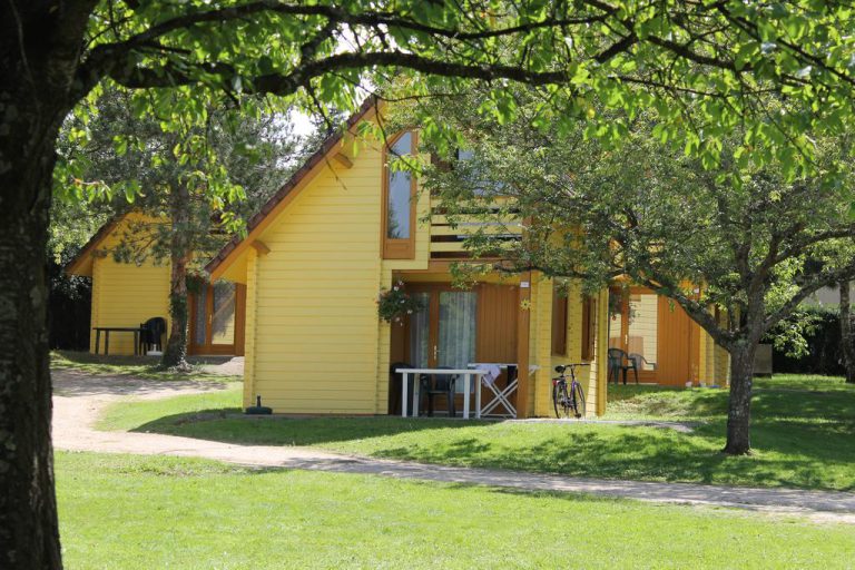 camping du breuil chalets 768x512