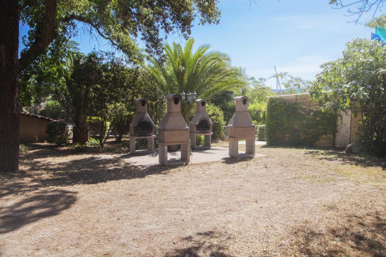 Camping Arutoli in Porto Vecchio op Corsica BBQplaats 768x512