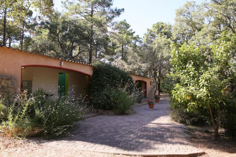 Camping Arutoli in Porto Vecchio op Corsica sanitair 768x512