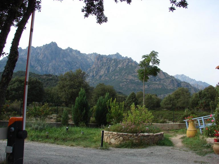 Camping E Canicce in Moltifao op Corsica uitzicht 768x576