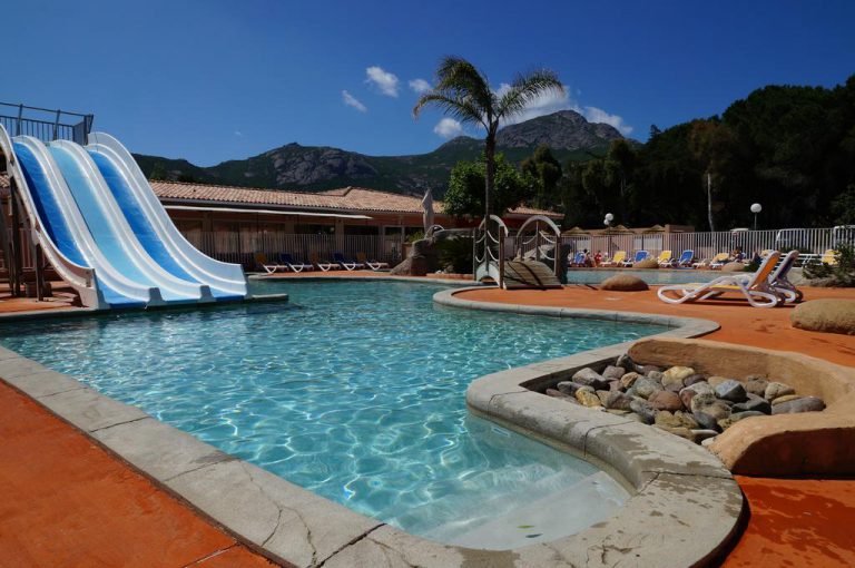 Camping International in Calvi op Corsica zwembad 768x510
