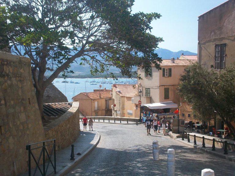 Camping La Clé des Champs in Calvi op Corsica Calvi 768x576