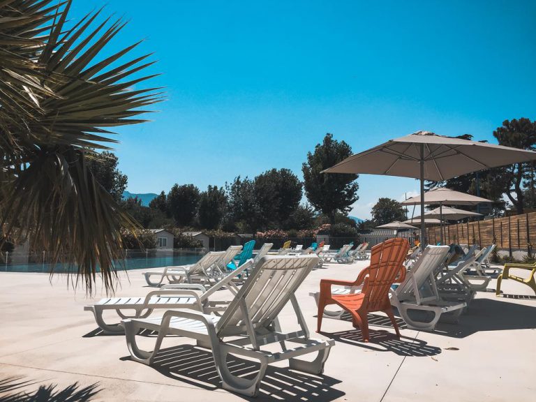 Camping La Plage Argelès in Argelès sur Mer ligstoelen 768x576