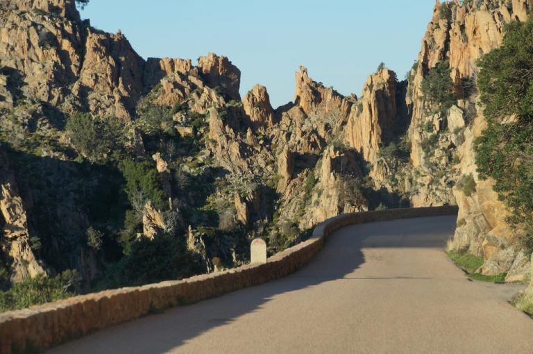 Camping Les Castors in Calvi op Corsica bergen 768x510