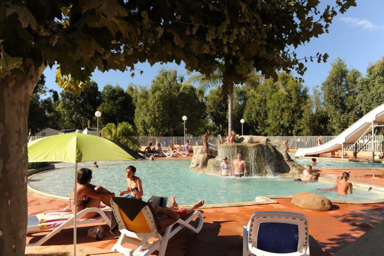 Camping Les Castors in Calvi op Corsica zwembad 2 768x511