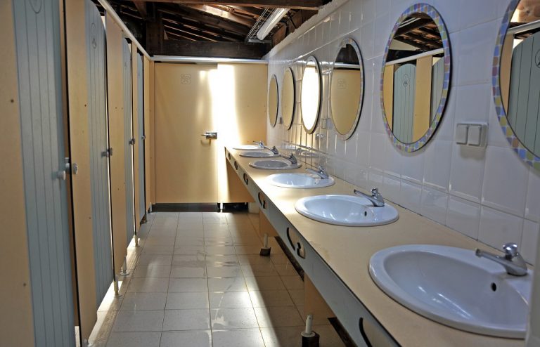 Camping Torraccia in Cargèse op Corsica sanitair 768x494