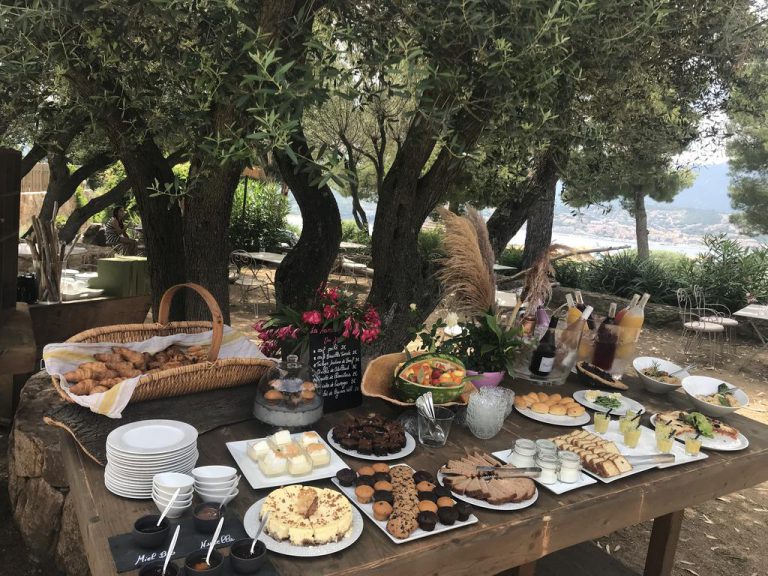 Camping Vigna Maggiore in Olmeto op Corsica bufet 768x576