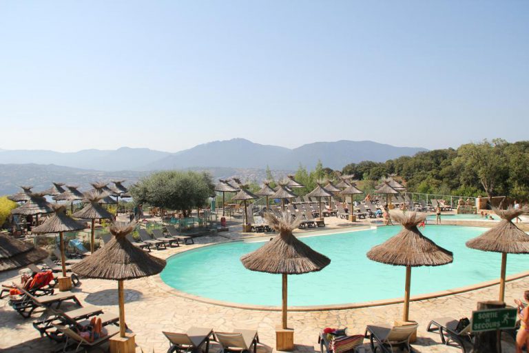 Camping Vigna Maggiore in Olmeto op Corsica zwembad 2 768x512