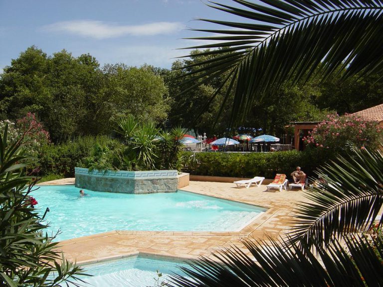 Camping Benista in Grosseto Prugna op Corsica zwembad 768x576