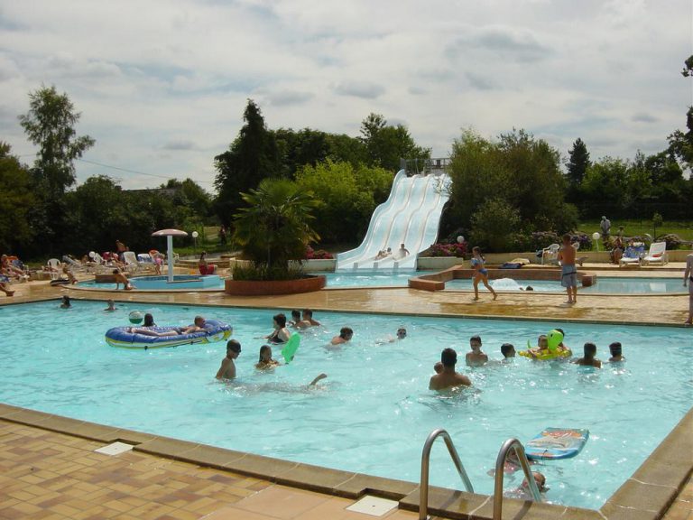 Camping Huttopia Baie du Mont St Michel zwembad 768x576