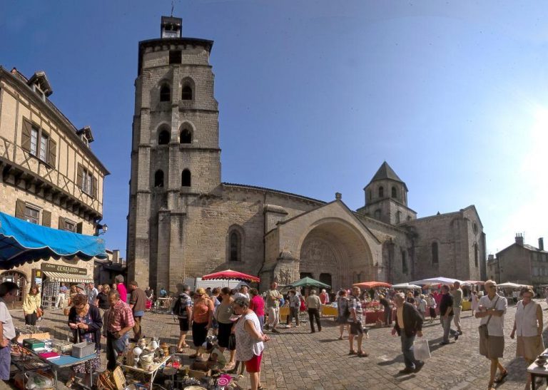 Camping Huttopia Beaulieu sur Dordogne brocante 768x547