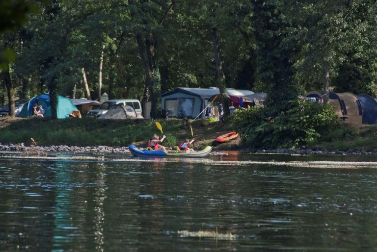 Camping Huttopia Beaulieu sur Dordogne kanoen 768x514