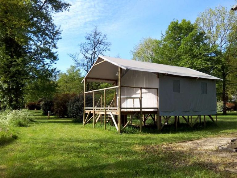 Camping Huttopia Beaulieu sur Dordogne lodgetent huren 768x576
