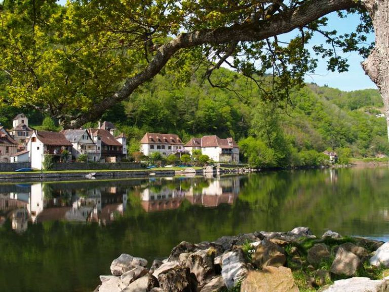 Camping Huttopia Beaulieu sur Dordogne omgeving 768x576