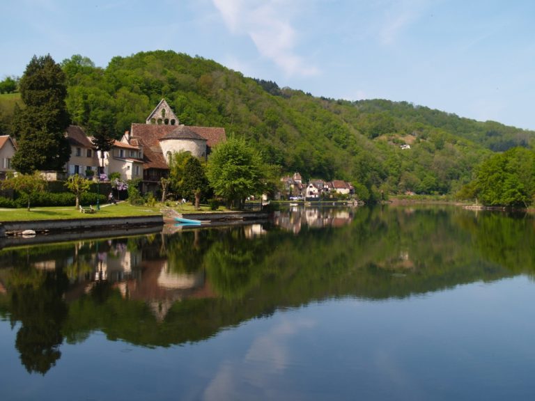 Camping Huttopia Beaulieu sur Dordogne rivier de Dordogne 768x576
