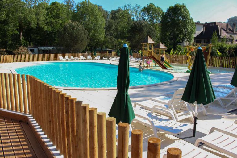 Camping Huttopia Beaulieu sur Dordogne zwembad 768x512
