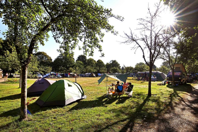 Camping Huttopia Calvados Normandie staanplaatsen 768x512