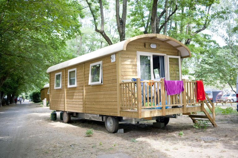 Camping Huttopia Chardons Bleus Pipowagen huren 768x511