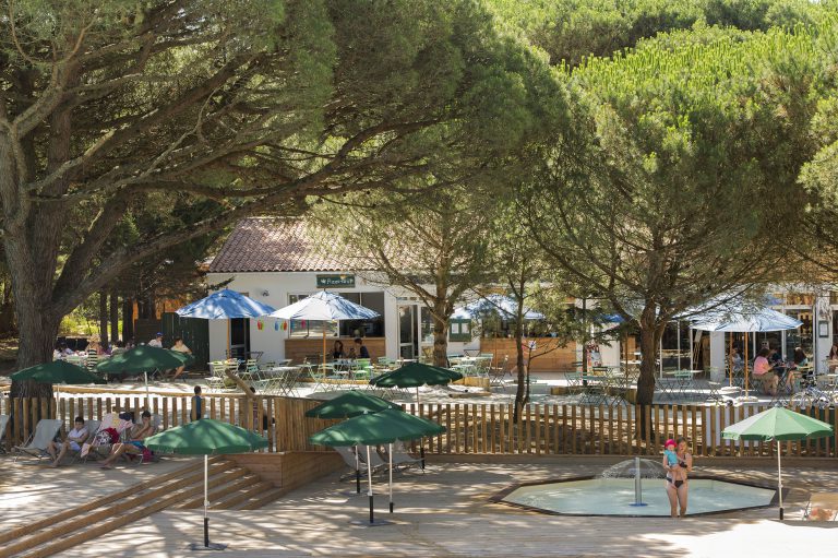 Camping Huttopia Chardons Bleus kleuterbad 768x511