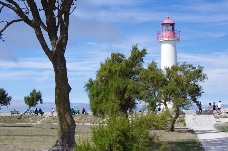 Camping Huttopia Chardons Bleus vuurtoren 768x510