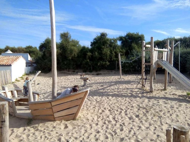 Camping Huttopia Côte Sauvage speeltuin 768x576