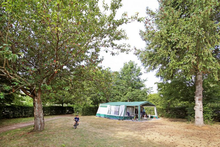 Camping Huttopia Etang de Fouché staanplaats 768x512