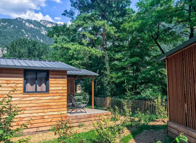 Camping Huttopia Gorges du Tarn chalet huren 768x562