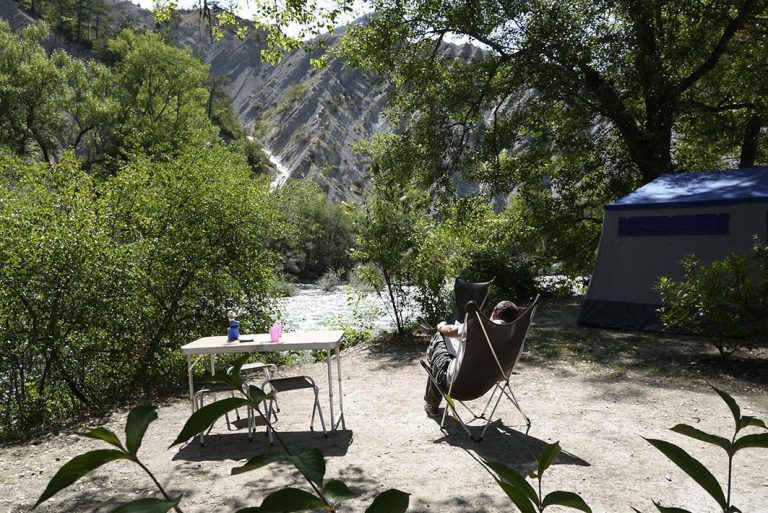 Camping Huttopia Gorges du Verdon staanplaats aan de Verdon 768x513