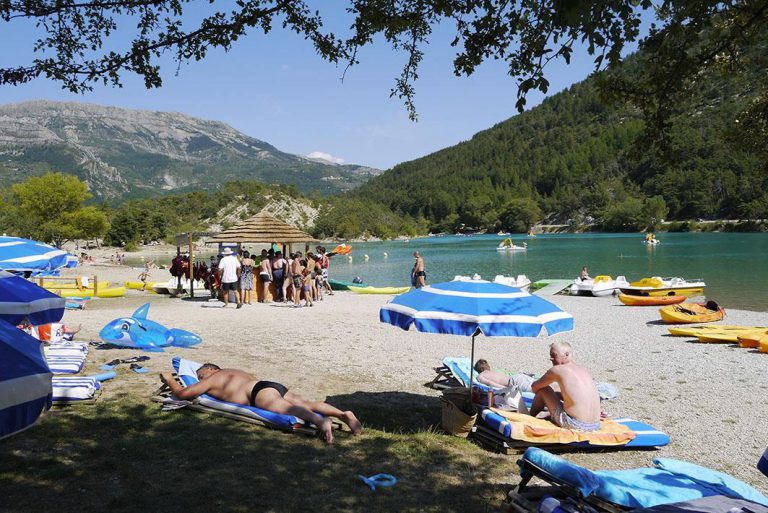 Camping Huttopia Gorges du Verdon strand 768x513
