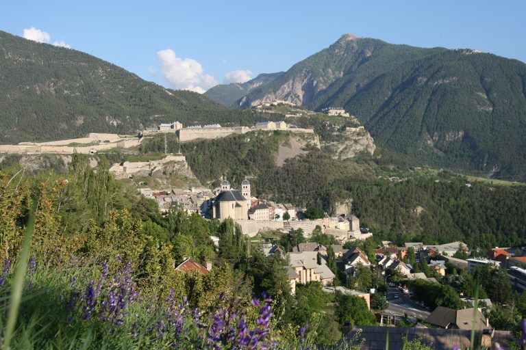 Camping Huttopia La Clarée omgeving 768x512