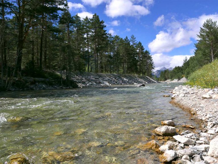 Camping Huttopia La Clarée rivier de Clarée 768x576