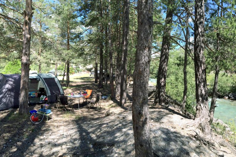 Camping Huttopia La Clarée staanplaats 768x512